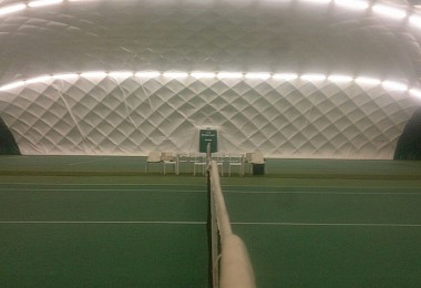 Ganzjährige Tennishalle